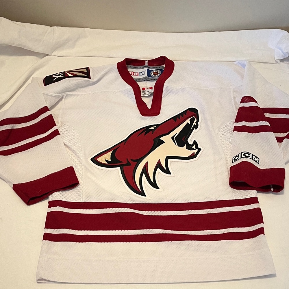 Phoenix Coyotes CCM White and Red Hockey Jersey, size youth small